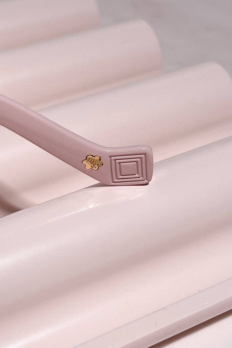 Mure and Grand - Wholesale Sunglasses - Women's - Isle Oversized Framed Sunglasses2