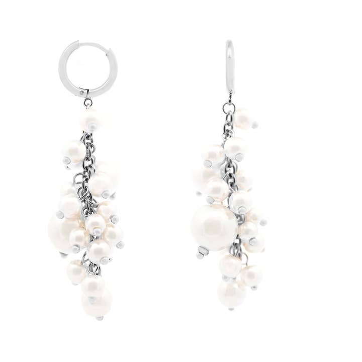 ANHÄNGEROHRRINGE MIT KASKADIERENDEN PERLEN - YNK2480A341 für den Großhandel von AMORINO SRL