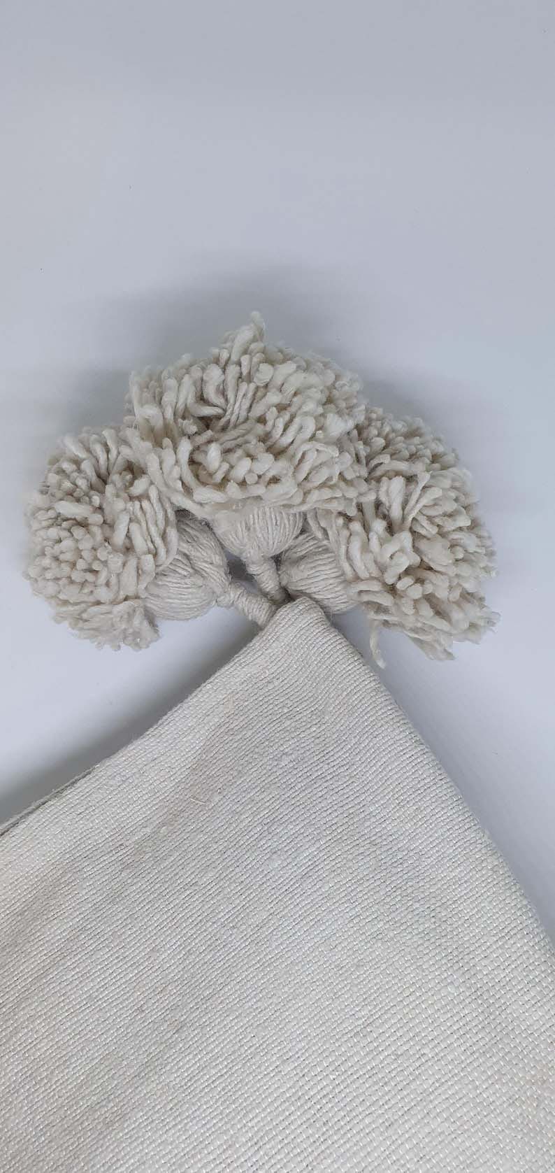 MARRAKECH METACRAFT LTD - Vente Plaids - Plaid marocain marron à pompons blancs- couvre-lit-3