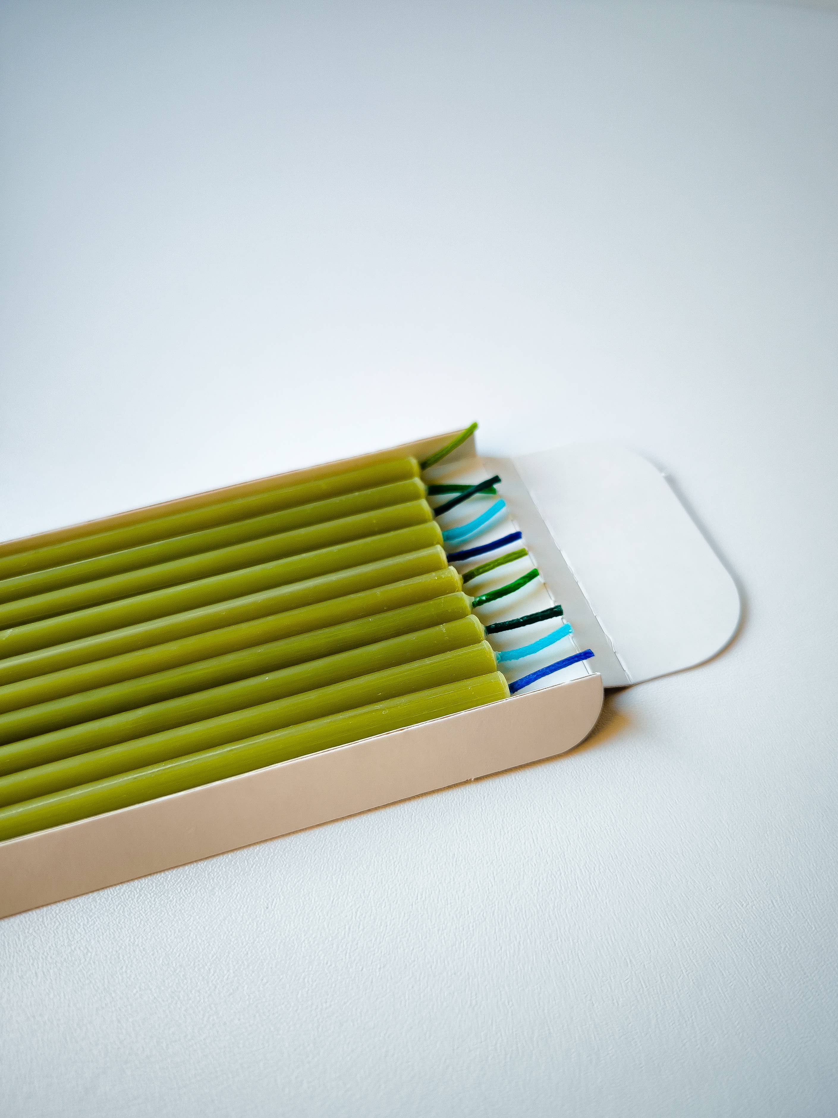 korys - Wholesale Cake Candle - Birthday Candles - green beeswax  1