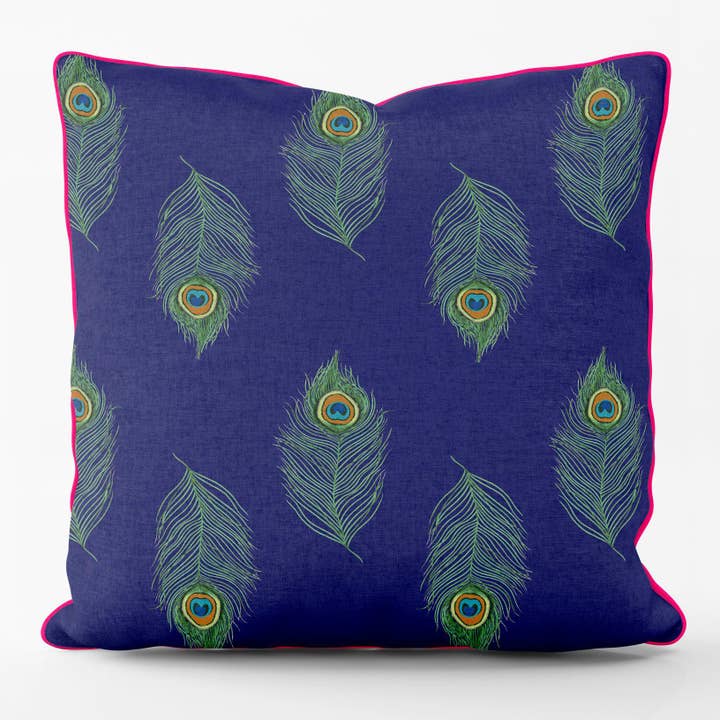 Peacock Feather Blue - Kussen met roze biezen en hun nibs voor wholesale door ART CUSHIONS