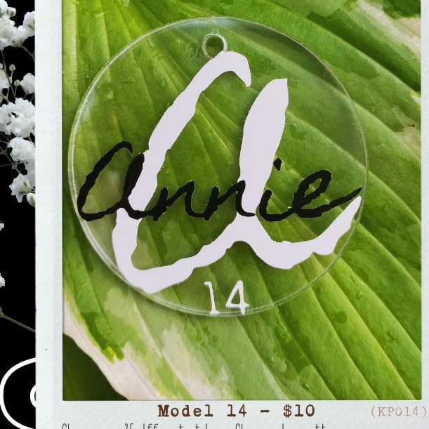 Modell 14 Schlüsselanhänger mit Anfangsbuchstabe und Name für den Großhandel von Acrylicool by Annie