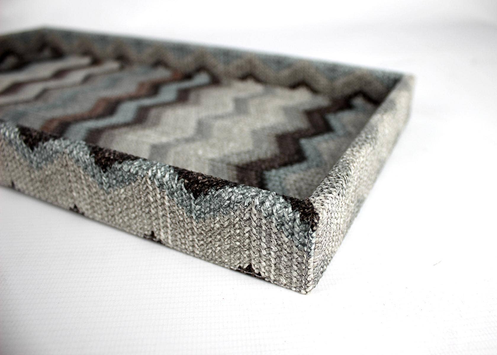 Signature Home Collection GmbH - Wholesale Decorative Tray - Rectangular synthetic leather zigzag gray cosmetic tray1