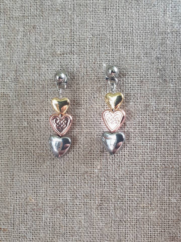 Orecchini a lobo Tricolore Love per la vendita all'ingrosso da parte di Lapiseum