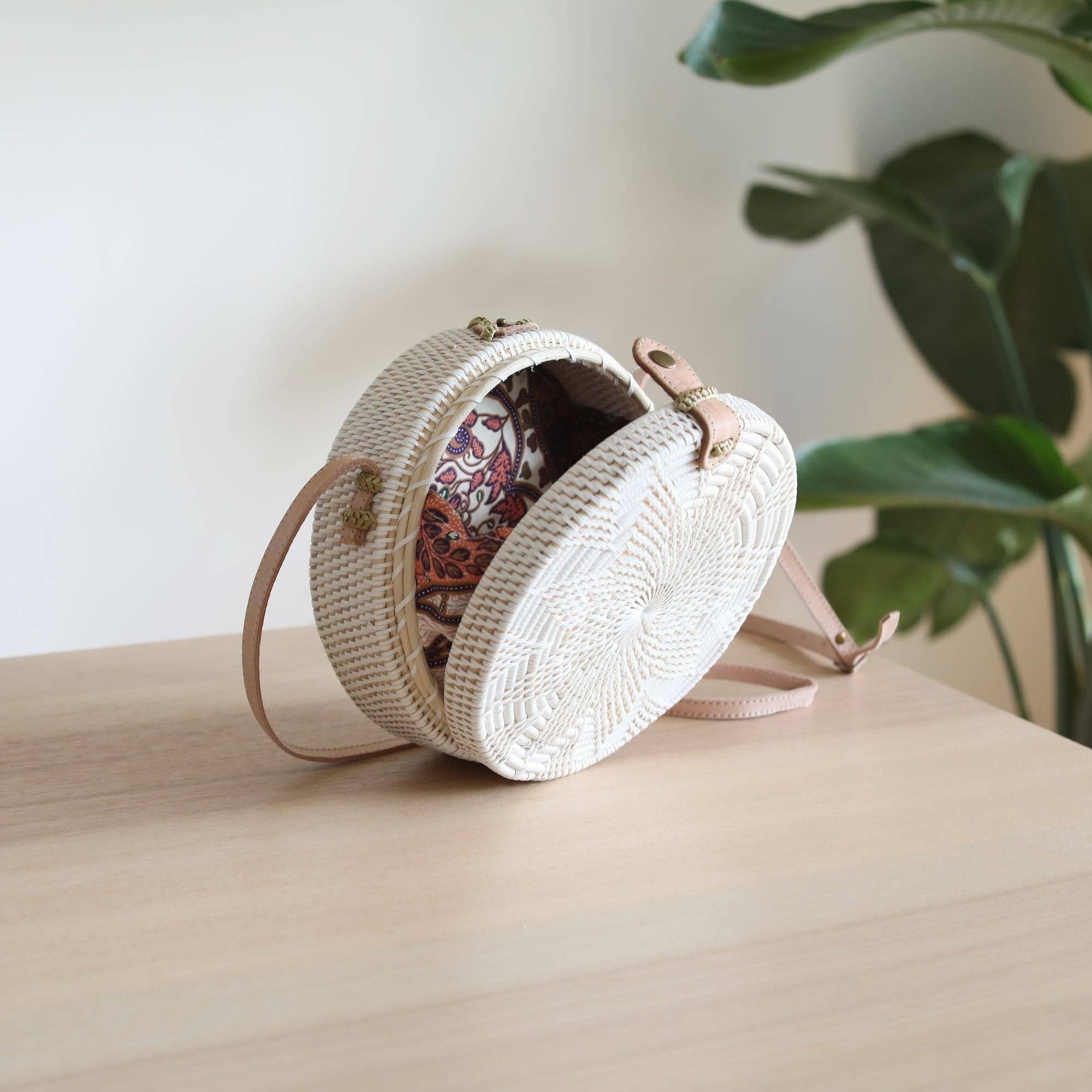 Ganapati – wholesale Axelväska - Dam – Vit Bali Star Rund Rotting Crossbody Väska - Unik Star Des8