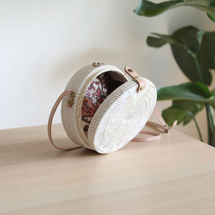 Ganapati – wholesale Axelväska - Dam – Vit Bali Star Rund Rotting Crossbody Väska - Unik Star Des8