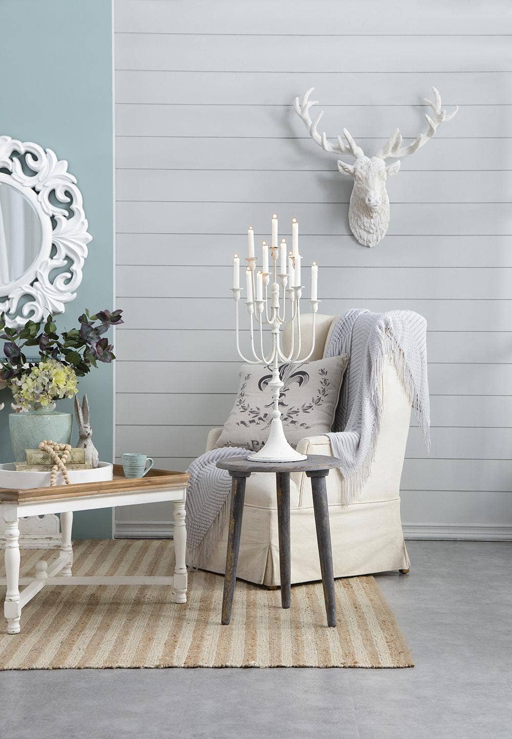 A&B Home Group Inc. – Großhandel Kerzenhalter – 13x10,5x30" Weißer Eisen 11-flammiger Kandelaber - Weiß10