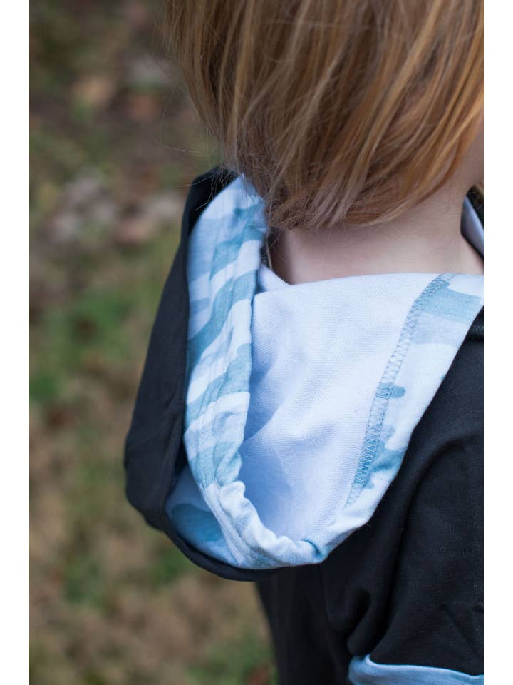 Rogue Society Apparel®️ – Großhandel Hoodie – Damen – Varsity Camo Hoodie jetzt für Kinder erhältlich!13