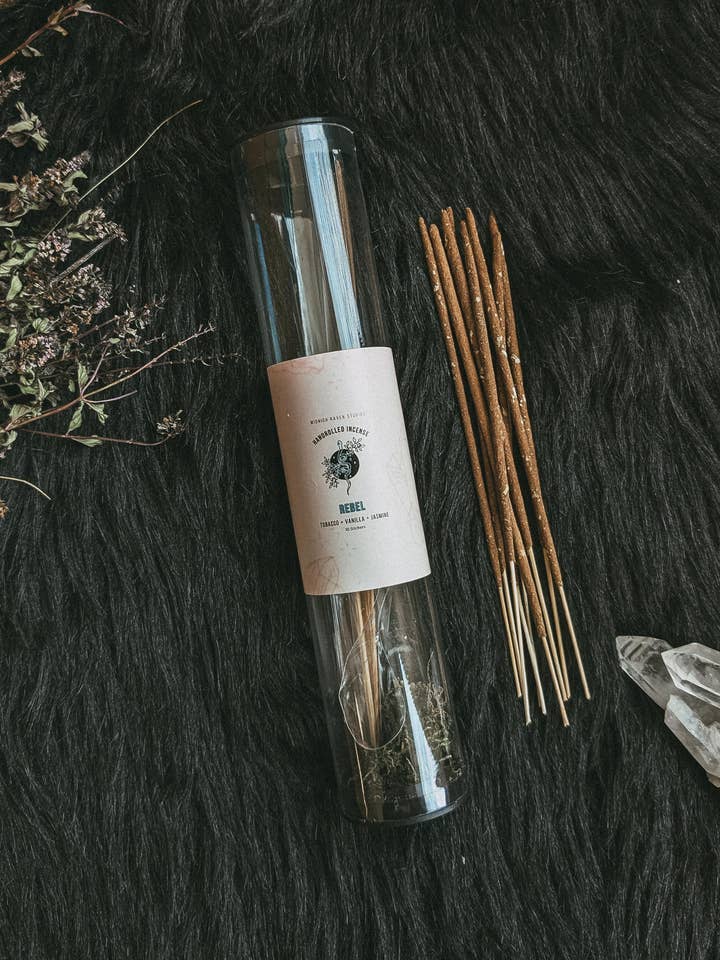 Rebel Hand Rolled Rökelse - Tobak Vanilj - Rökelse Stick för wholesale av Midnight Raven Studios