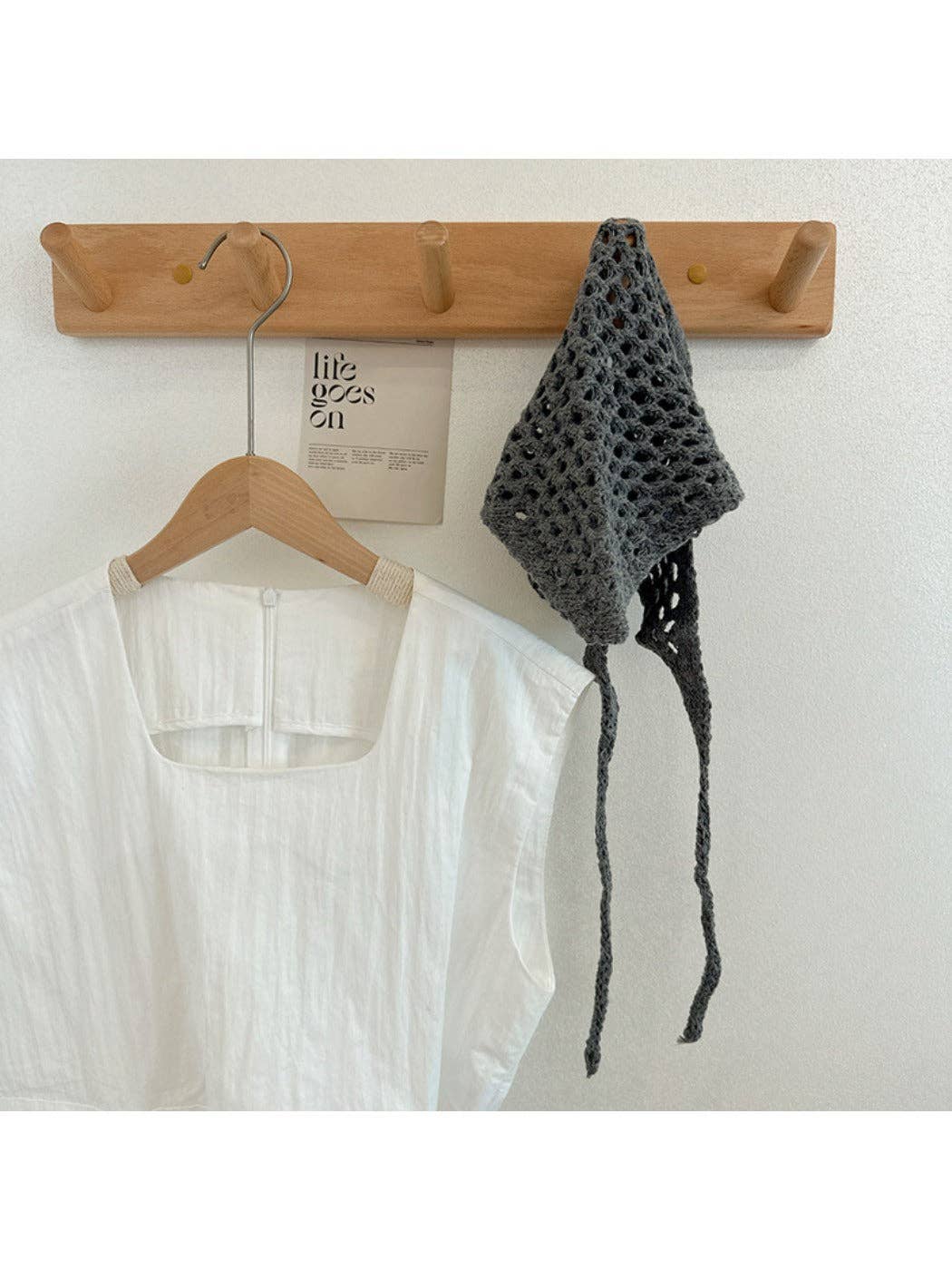 Funkyrel® Atzbranding Limited – Cachecol - Mulher por atacado – Scarvii - Lenço Triangular Vintage em Malha com Padrão de Aberto5