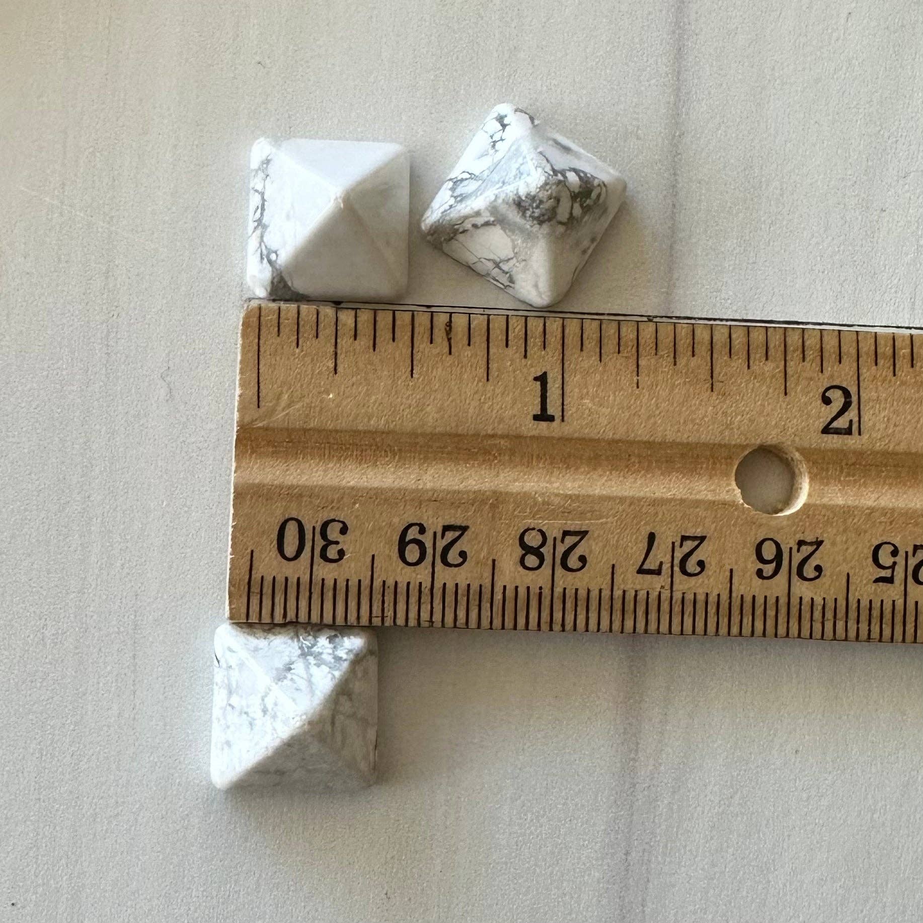 Pebble House – wholesale Spiritual stone/crystal – Howlite Mini Pyramid (Crystals & Stones)2