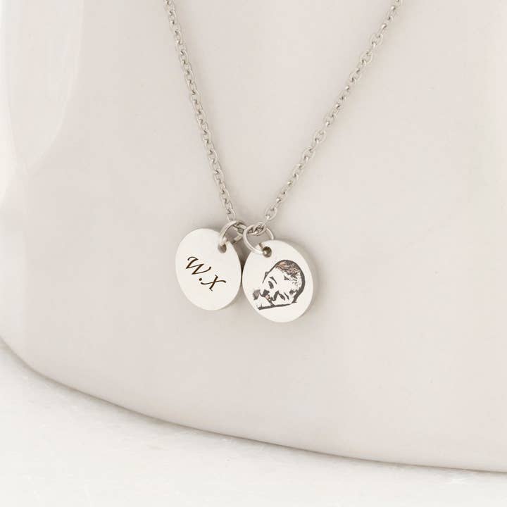 Anavia – wholesale Pendant/charm necklace – Personalized Picture Engraved Round Necklace Jewelry