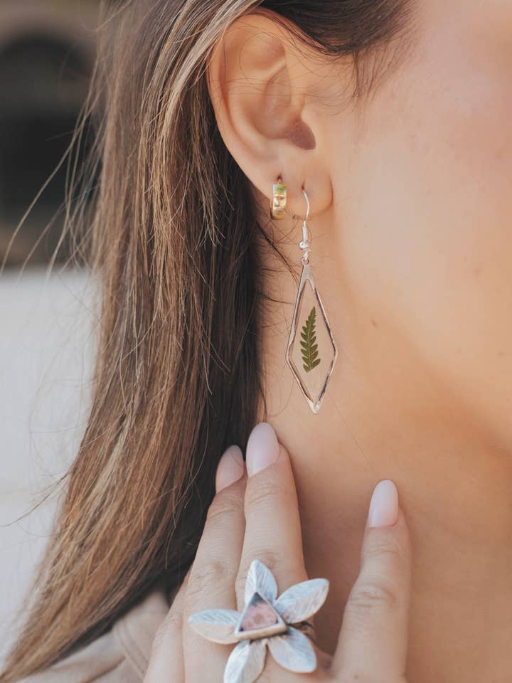 Boucles d'oreilles Feuillage pour la vente par Lucky Lucky Studios