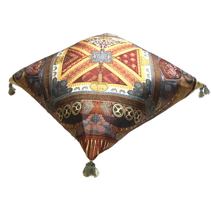 Cuscino in seta vintage Hermes Sur Un Tapis Volant 24” per la vendita all'ingrosso da parte di Vintage Luxe Up