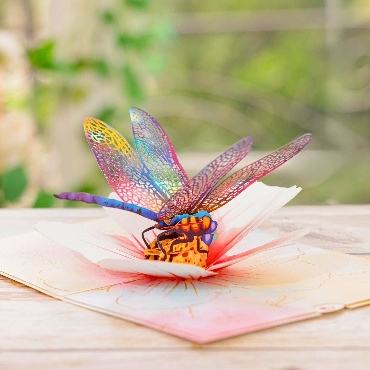 Unipop Cards, LLC - Venta al por mayor Tarjetas del Día de la Madre - Tarjeta desplegable con forma de libélula y flor, tarjeta desplegable para el Día de la Madre5