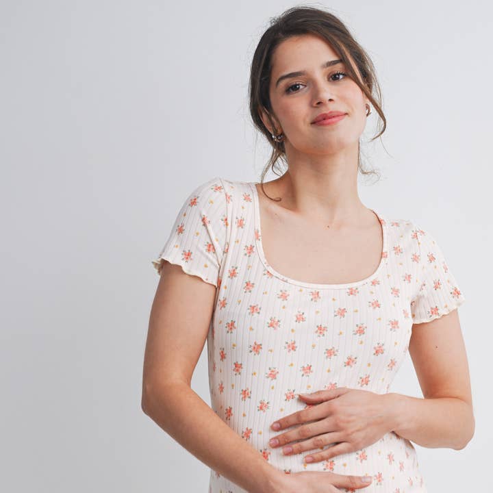 Ensemble de détente côtelé à fleurs pour maternité - Haut & Shorts pour la vente par Hello Miz