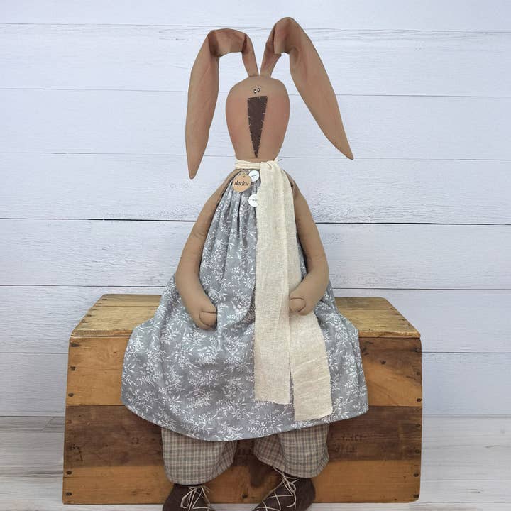 Honey and Me – wholesale Decorative figurine – Harlow the Hare0