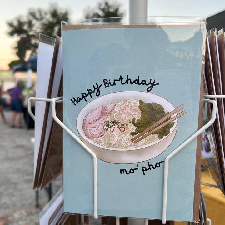 Mo' Pho Födelsedagskort | Matordvits Premium Linnepapperskort | Matälskarens Födelsedag för wholesale av JoeyPrints