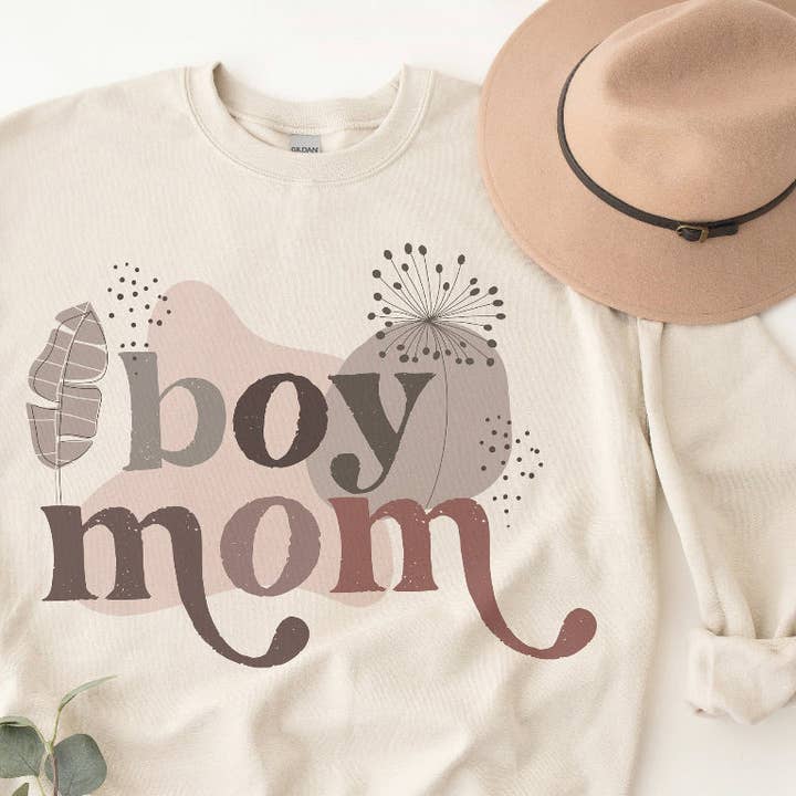 Junge Mama auf weißem T-Shirt für den Großhandel von Cypress Slough Outfitters