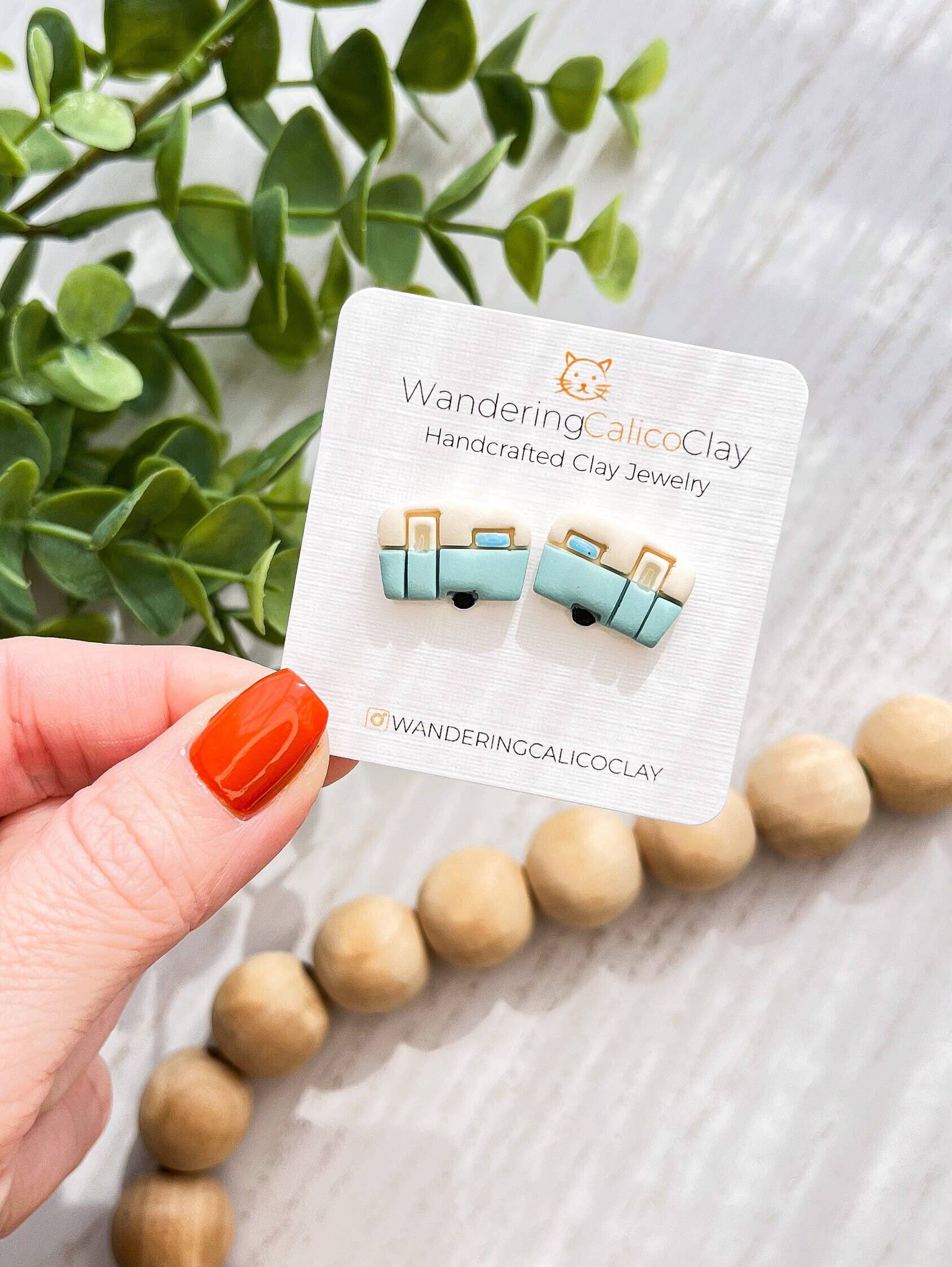 WanderingCalicoClay - Vente Clous d'oreille - Boucles d'oreilles en argile rétro RV Camper - Thème camping en plein air1