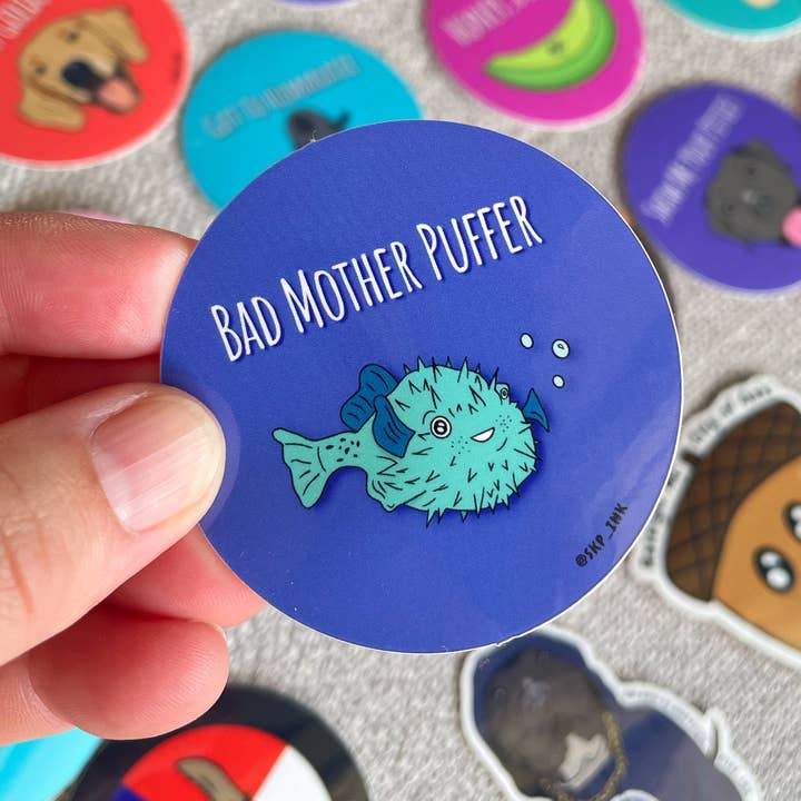Bad Mother Puffer | Pufferfish | Autocollant en vinyle de 2 pouces pour la vente par SKP ink