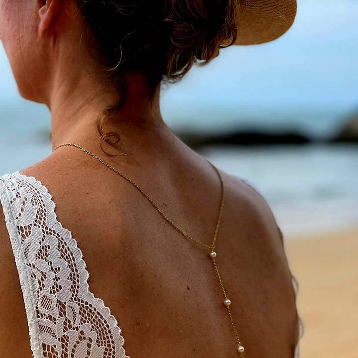 Collana sposa senza schienale con perle bianche, gioiello corporeo per la vendita all'ingrosso da parte di L'atelier du 6