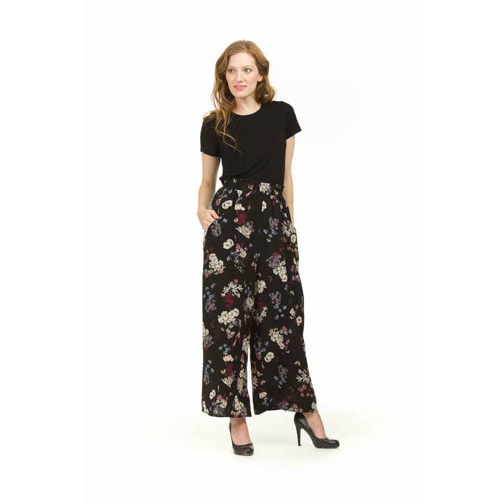 PP03823 Calças Florais Pretas com Pernas Largas por atacado de Papillon