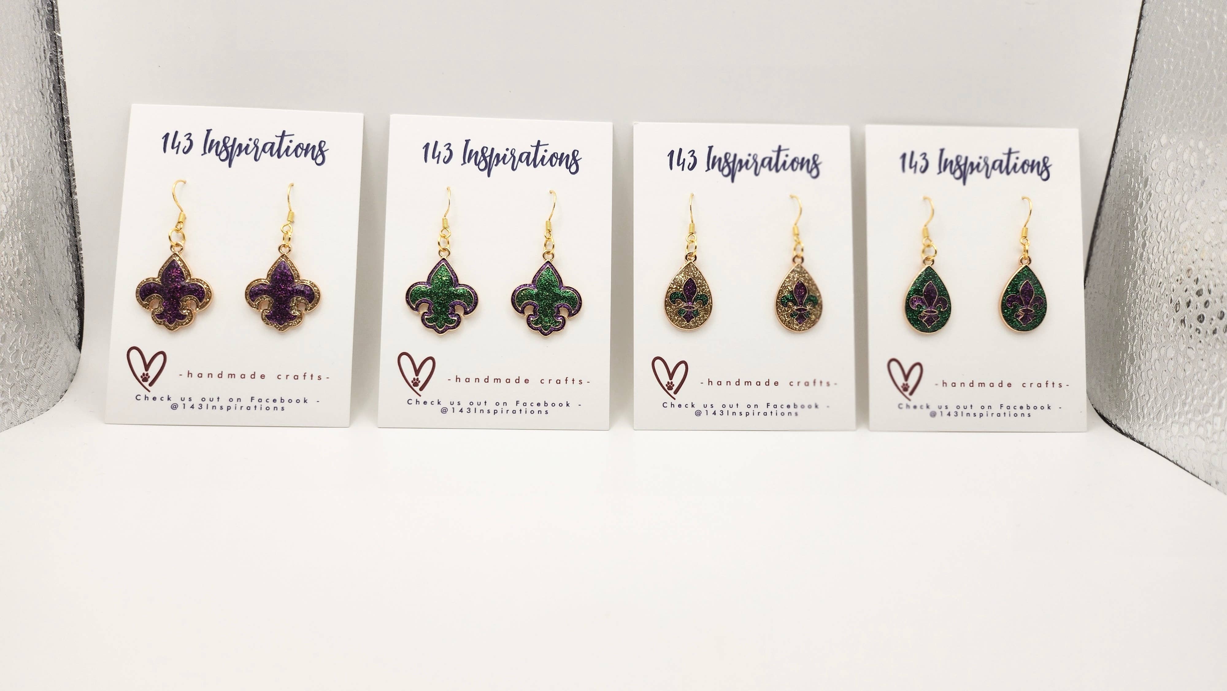 143 Inspirations – wholesale Hängande örhängen – Fleur-de-lis Mardi Gras örhänge2