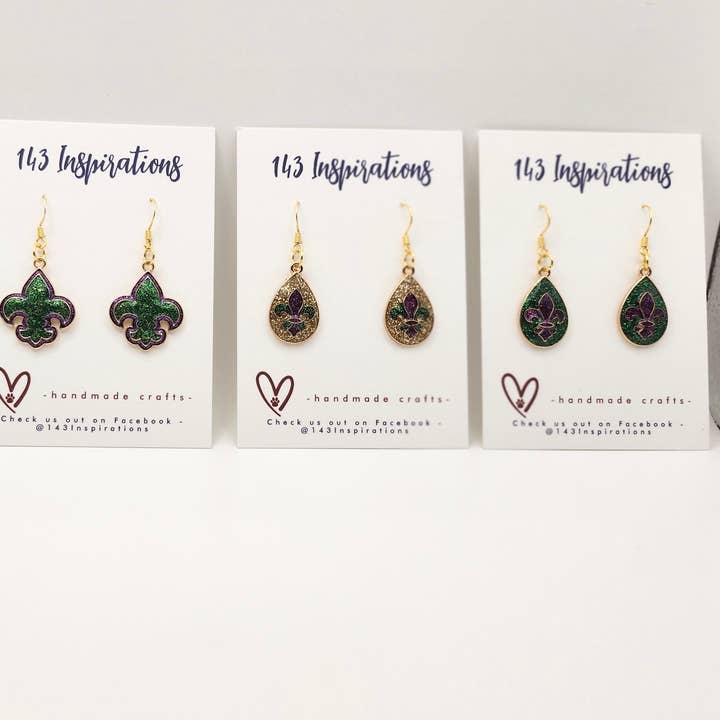 143 Inspirations – wholesale Hängande örhängen – Fleur-de-lis Mardi Gras örhänge2