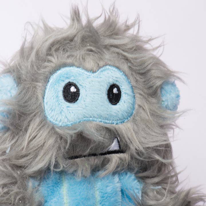 HuggleGroup – wholesale Pet plush toy – Dog – Shining Collection X-Brace™ Snowbro Plush Dog Toy8