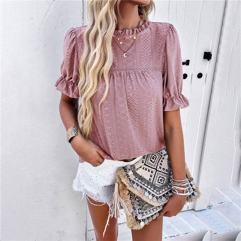 Plush Looks – Großhandel Bluse – Damen – Lässiges Oberteil mit Hohlsaum und kurzen Ärmeln in Unifarbe2