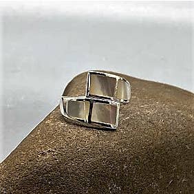 Anello in argento 925, lucido con vera madreperla, opale di mare per la vendita all'ingrosso da parte di LIVINCI