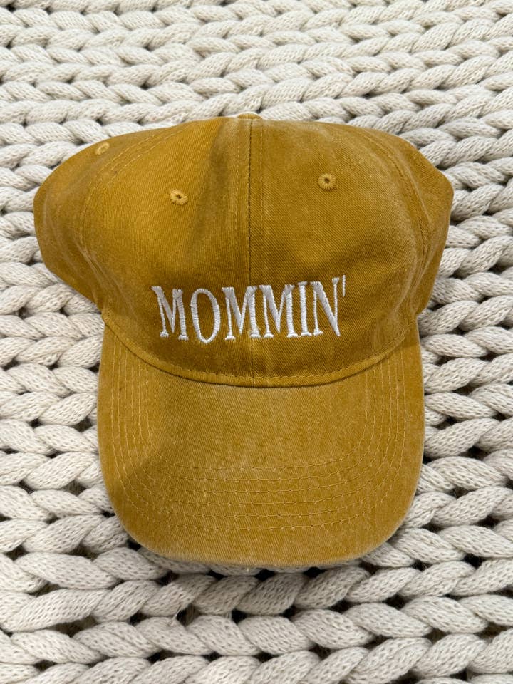 Casquette de maman pour la vente par Soyer Designs & Co