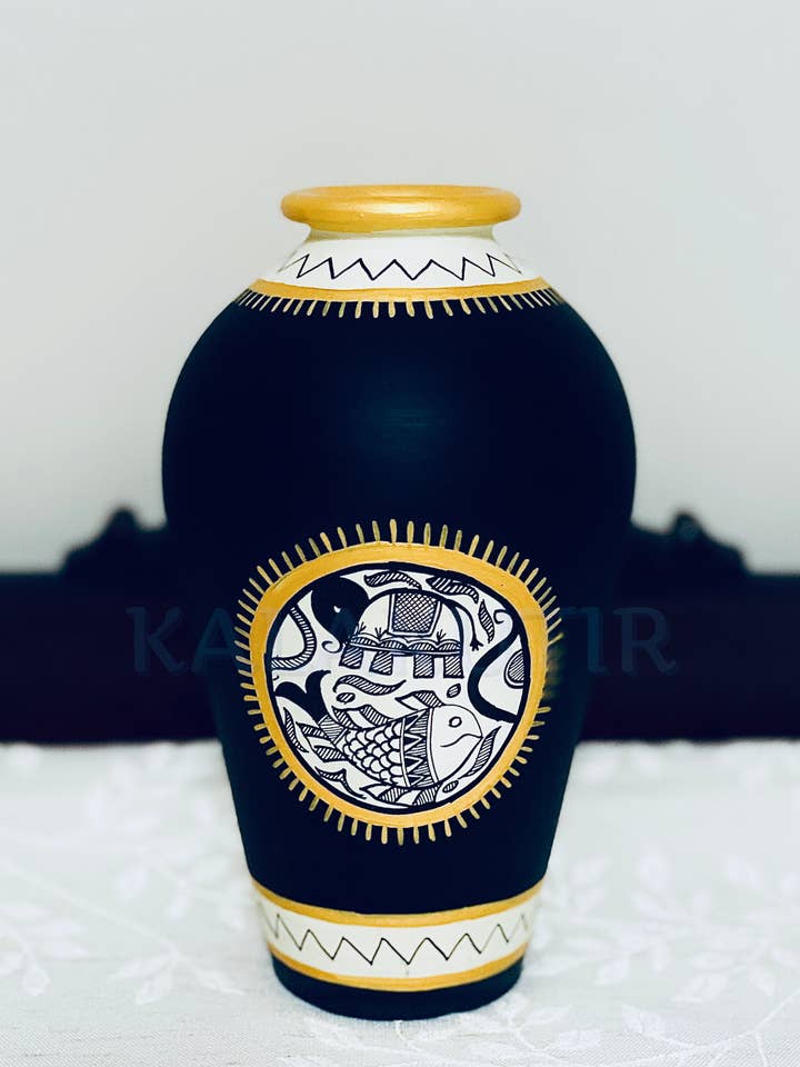 Vase éléphant peint à la main pour la vente par Kala Kutir Inc