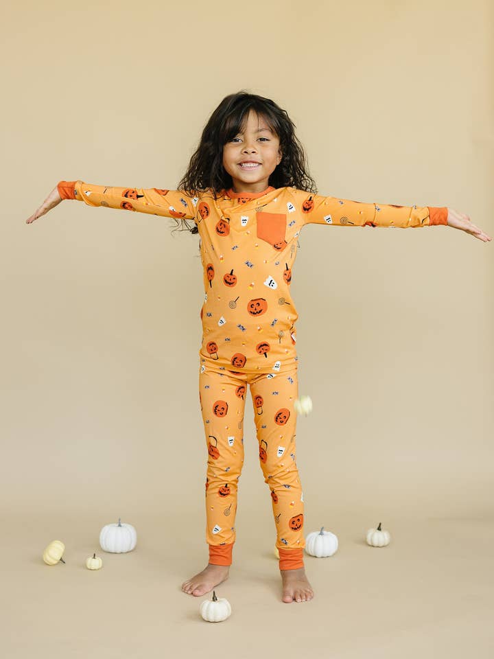 Sunday Littles - Wholesale Sleepwear Set - Kids - Slumber Pajama Set in Jack O'Lantern3