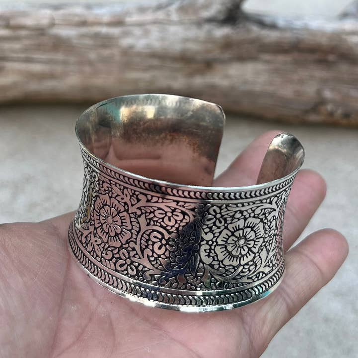 Lungta Imports - Vendita all'ingrosso Bracciale a polsino - Bracciale a polsino artigianale in ottone placcato argento con design vintage boho etnico1