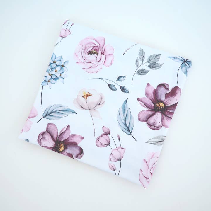 Couverture à langer souple et extensible - Floral vintage pour la vente par Honey Lemonade- Minky Baby Blankets and Gifts
