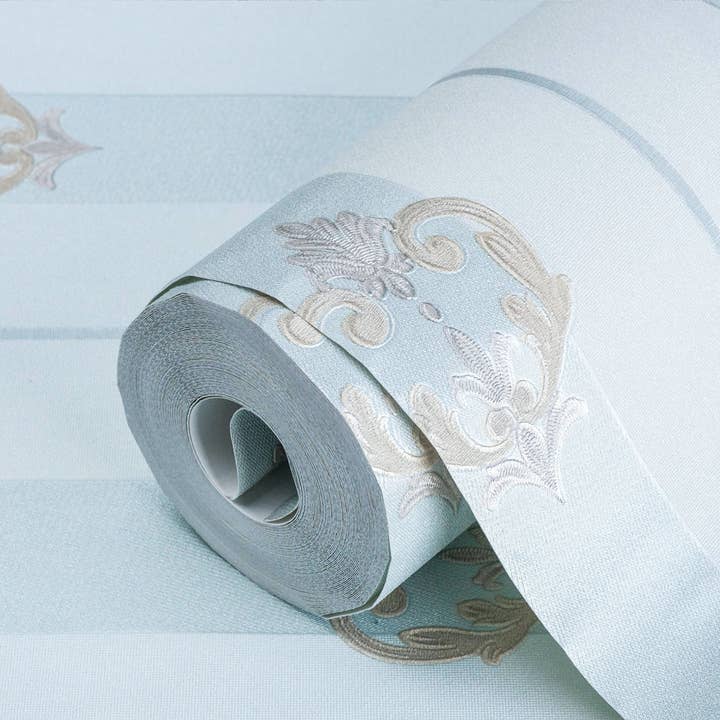 Lichtblauw sierlijk gestreept behang, diep in reliëf gemaakte koninklijke vintage damastmuurbekleding voor wholesale door Walloro Luxury Embossed Wallpaper