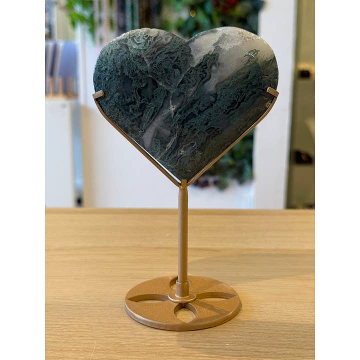 Mosagaat Hart op Standaard - 390g - 16cm x 10,5cm voor wholesale door Crystal Cove Minerals