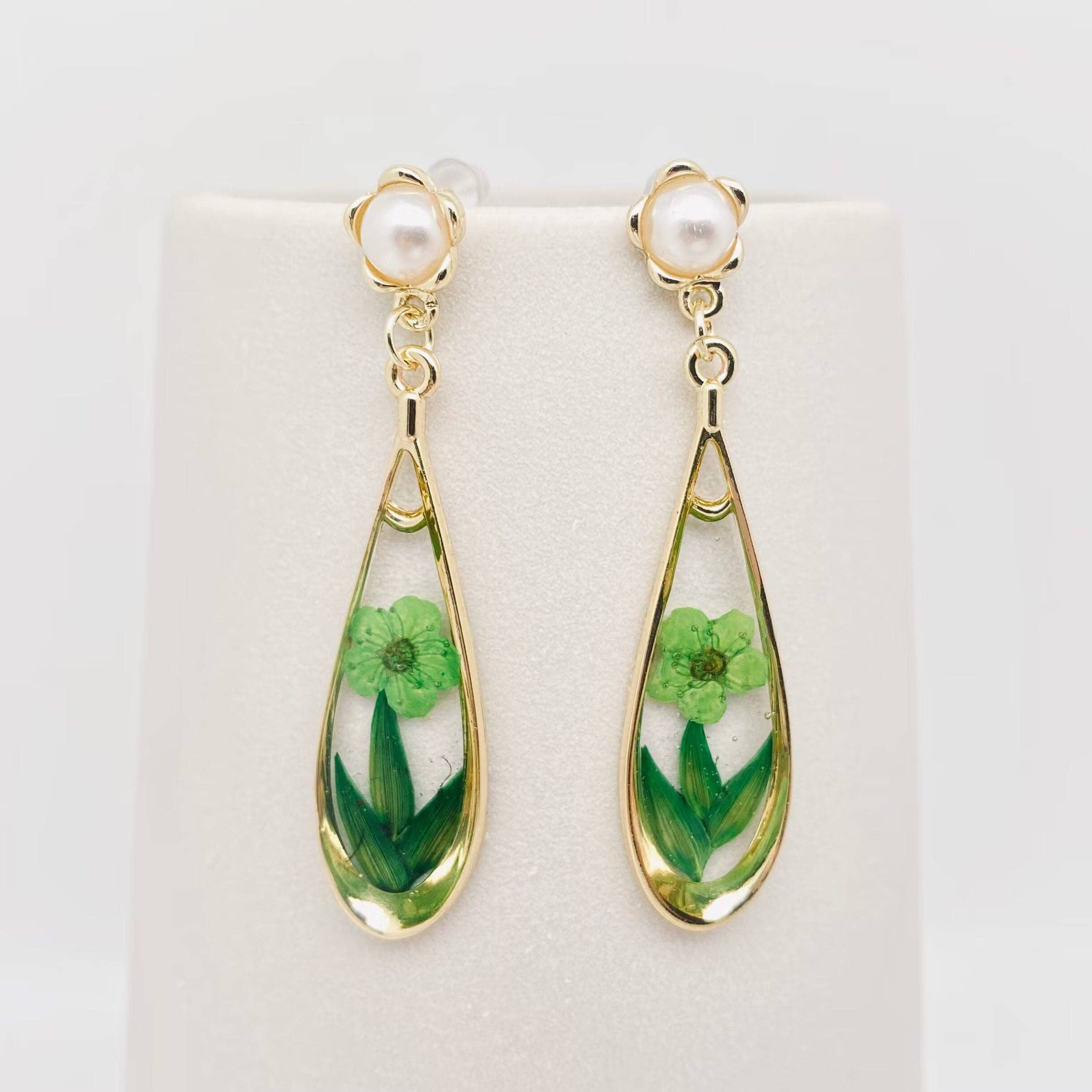 Mio Queena – wholesale Dangle earrings – Dried Flowers Daffodil Post Earrings - PDF4