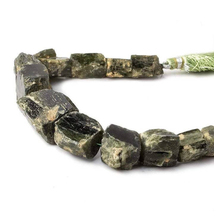 Cristales naturales de diopsido de cromo perforados rectos de 8x9-22x19 mm, 8 pulgadas, 14 piezas para venta al por mayor de Beads of Cambay