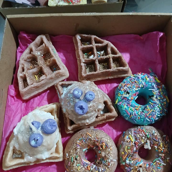 Gemini Sun store - Wholesale Novelty candle - Food pack of waffles, icecream with blueberries, donuts1