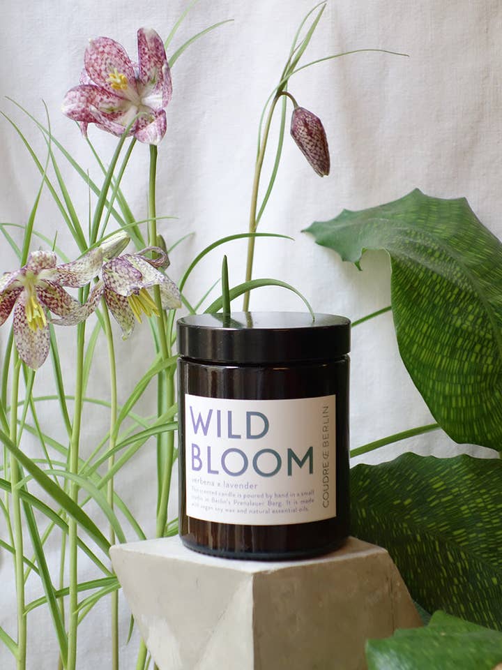 fioritura selvaggia / ESSENTIALS Candela profumata per la vendita all'ingrosso da parte di Coudre Berlin