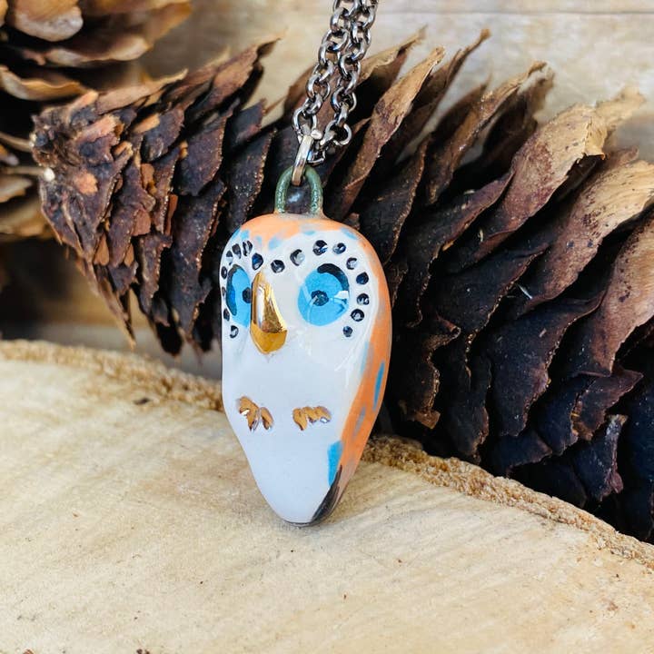 Owl ceramic pendant handmade, miniature bird necklace per la vendita all'ingrosso da parte di Bottega Krua