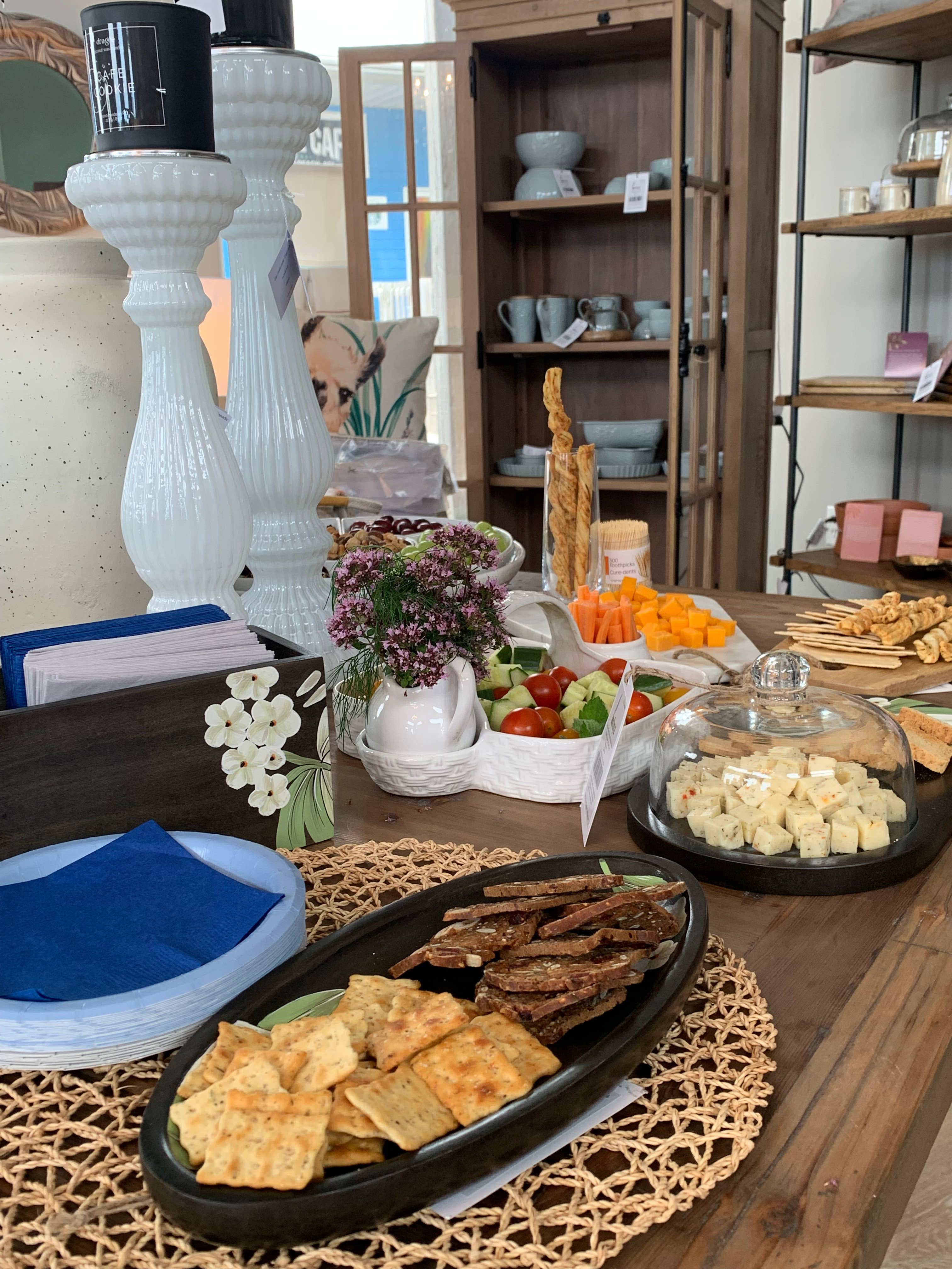 Indriya Home - Wholesale Platter - Frangipani Oval Mango Wood Platter – Handpainted3