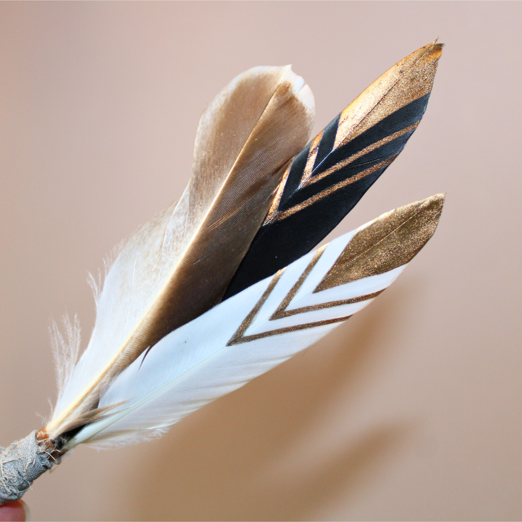 Wildflowers and Barley - Vente Accessoire pour chapeau – femme - Plume de canard noire et blanche faite à la main1