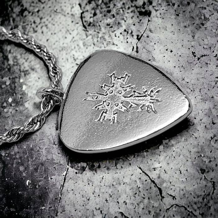 Forgiven Jewelry - Vente Colliers à pendentif - Collier pendentif médiator de guitare finition métal rhodium2