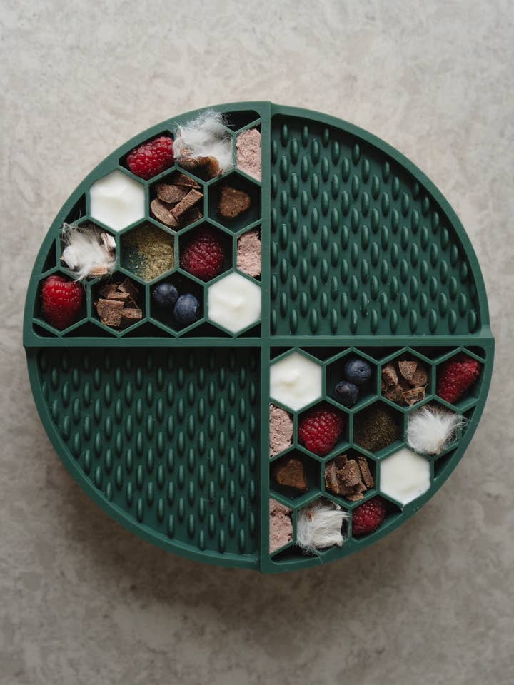 Alfombrilla Honeycomb Lick, color verde mar para venta al por mayor de Bodhi & The Birchtree