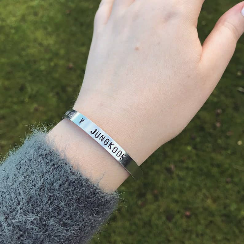 Black Tied – Engroshandel Manchetarmbånd – Armbånd med BTS-medlemsnavne (alle)2