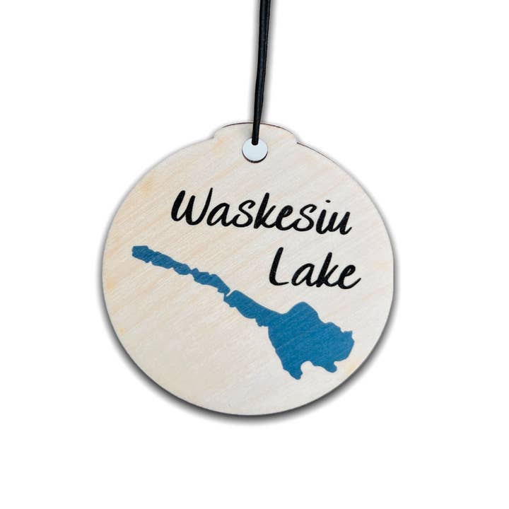 Waskesiu Lake Ornament voor wholesale door Sticks & Doodles